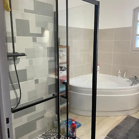 Dans Le Gard Situee Entre Nimes, Ales Et Uzes Avec Piscine Et Jacuzzi Villa *