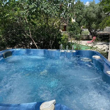 Villa Dans Le Gard Située Entre Nîmes, Alès Et Uzès Avec Piscine Et Jacuzzi *
