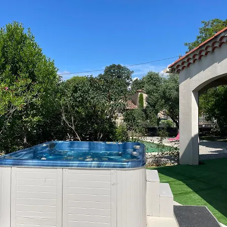 Dans Le Gard Située Entre Nîmes, Alès Et Uzès Avec Piscine Et Jacuzzi Villa