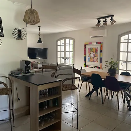 Villa Dans Le Gard Située Entre Nîmes, Alès Et Uzès Avec Piscine Et Jacuzzi