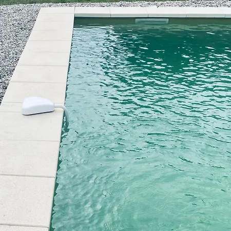 Dans Le Gard Située Entre Nîmes, Alès Et Uzès Avec Piscine Et Jacuzzi