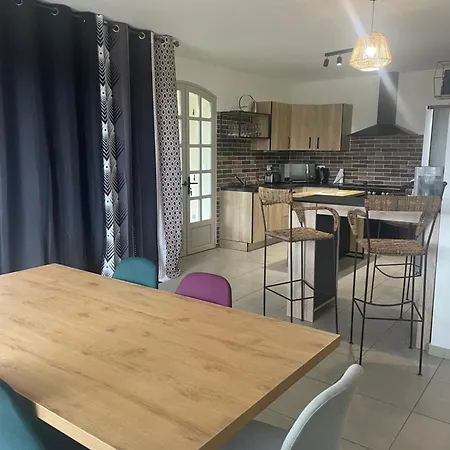 Dans Le Gard Située Entre Nîmes, Alès Et Uzès Avec Piscine Et Jacuzzi *