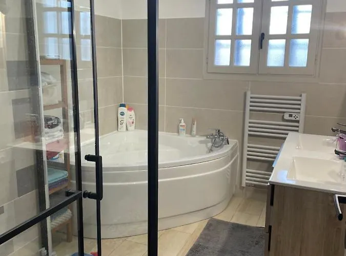 Dans Le Gard Situee Entre Nimes, Ales Et Uzes Avec Piscine Et Jacuzzi Villa