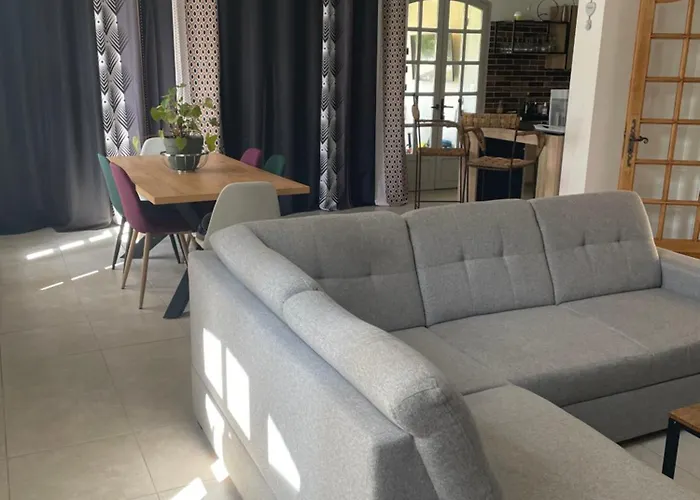 Dans Le Gard Situee Entre Nimes, Ales Et Uzes Avec Piscine Et Jacuzzi Villa *