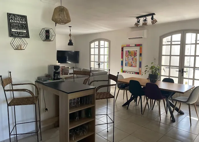 Villa Dans Le Gard Situee Entre Nimes, Ales Et Uzes Avec Piscine Et Jacuzzi