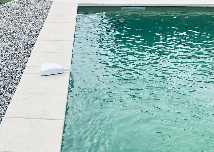Dans Le Gard Situee Entre Nimes, Ales Et Uzes Avec Piscine Et Jacuzzi